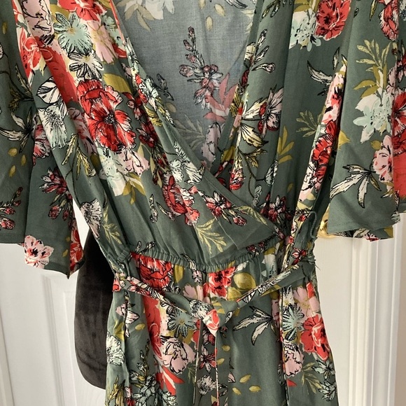 Women’s size small, green flower print‎ jumpsuit - Picture 4 of 4